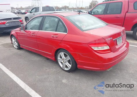 2011 Mercedes-Benz C 300 Sport z USA, uszkodzony, nr VIN WDDGF5EB0BR184364